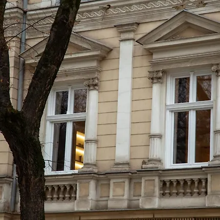 Mirakul アパート スボティツァ